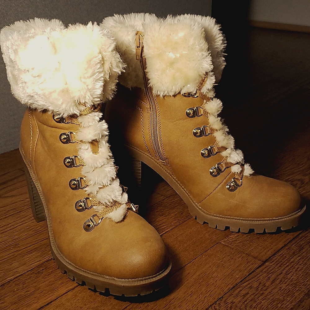GUESS faux fur boots